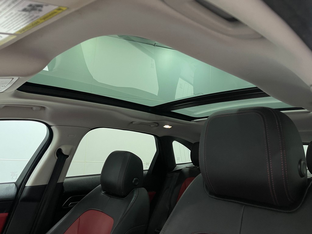2017 Jaguar F-PACE Image 12