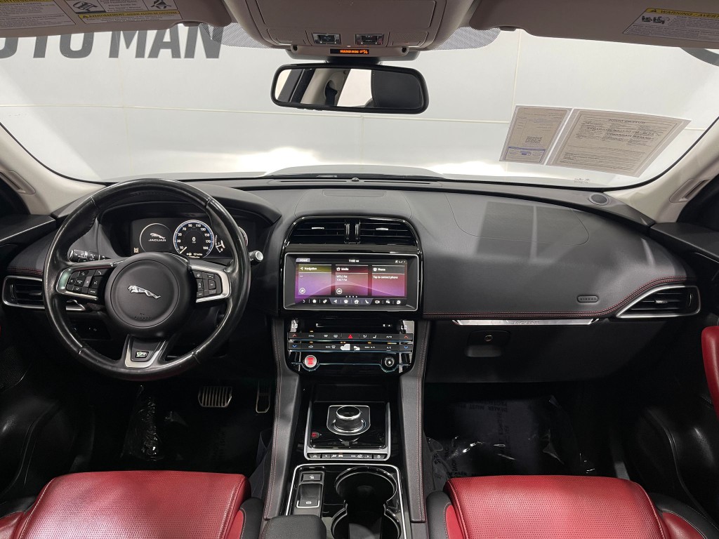 2017 Jaguar F-PACE Image 19