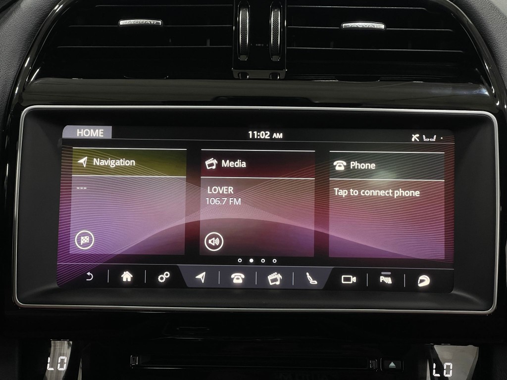 2017 Jaguar F-PACE Image 24