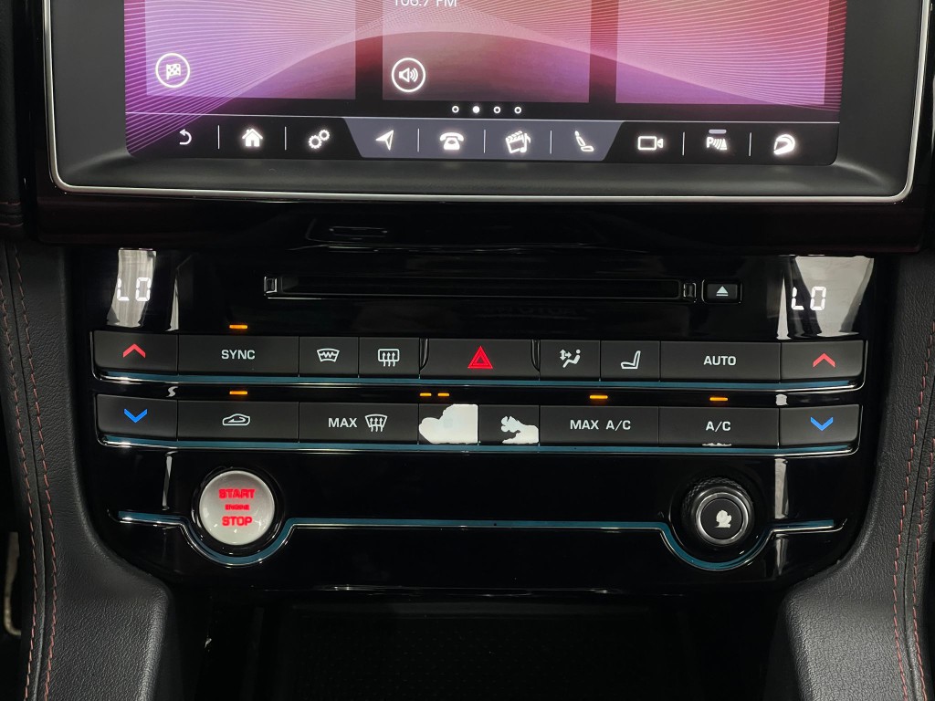 2017 Jaguar F-PACE Image 25