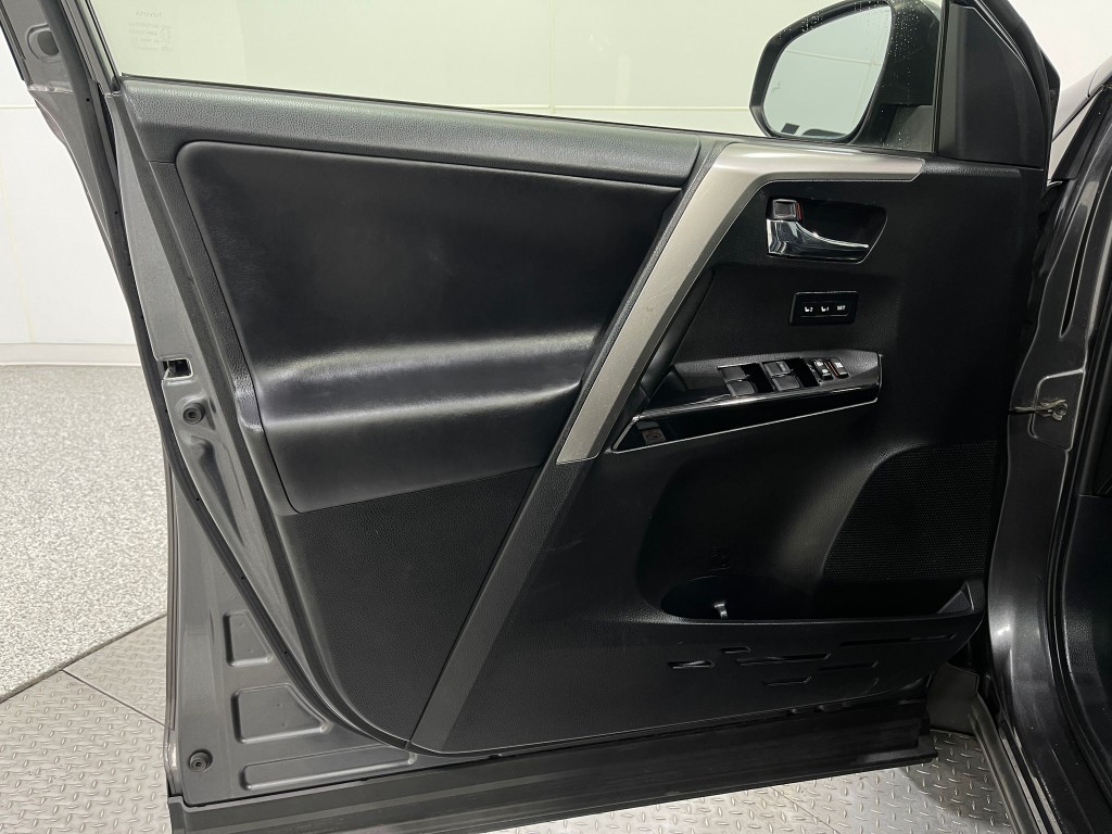 2017 Toyota Rav4 Image 15