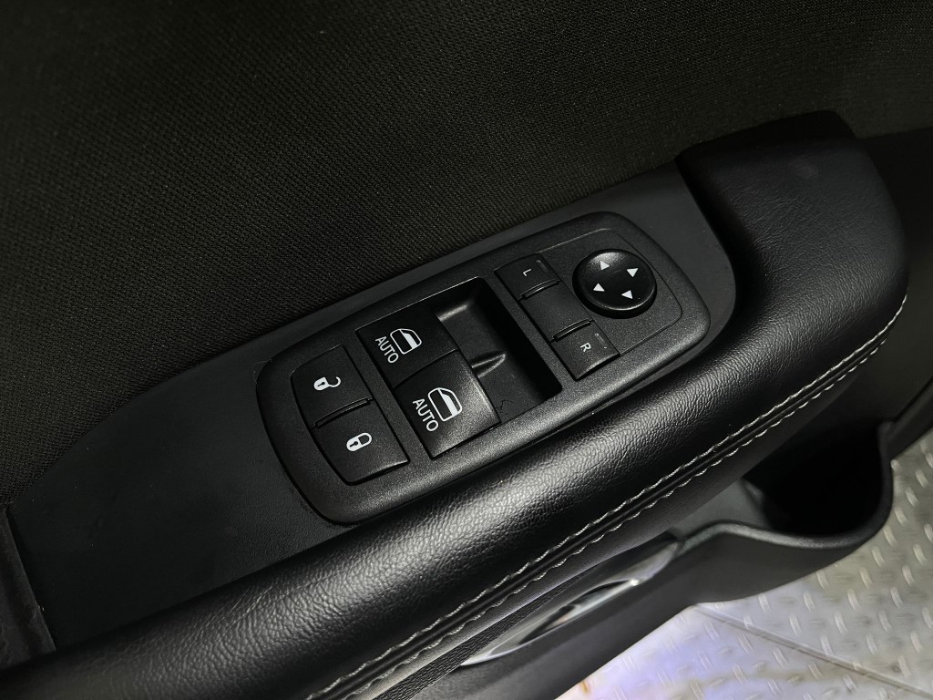 2019 Dodge Challenger Image 16