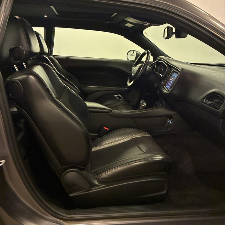 2017 Dodge Challenger Image 8