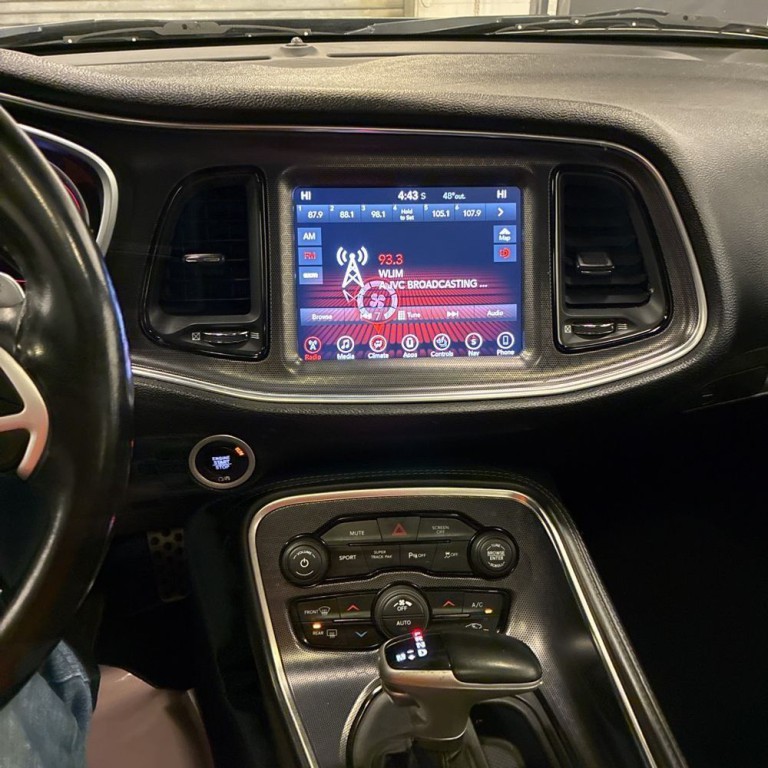 2017 Dodge Challenger Image 12