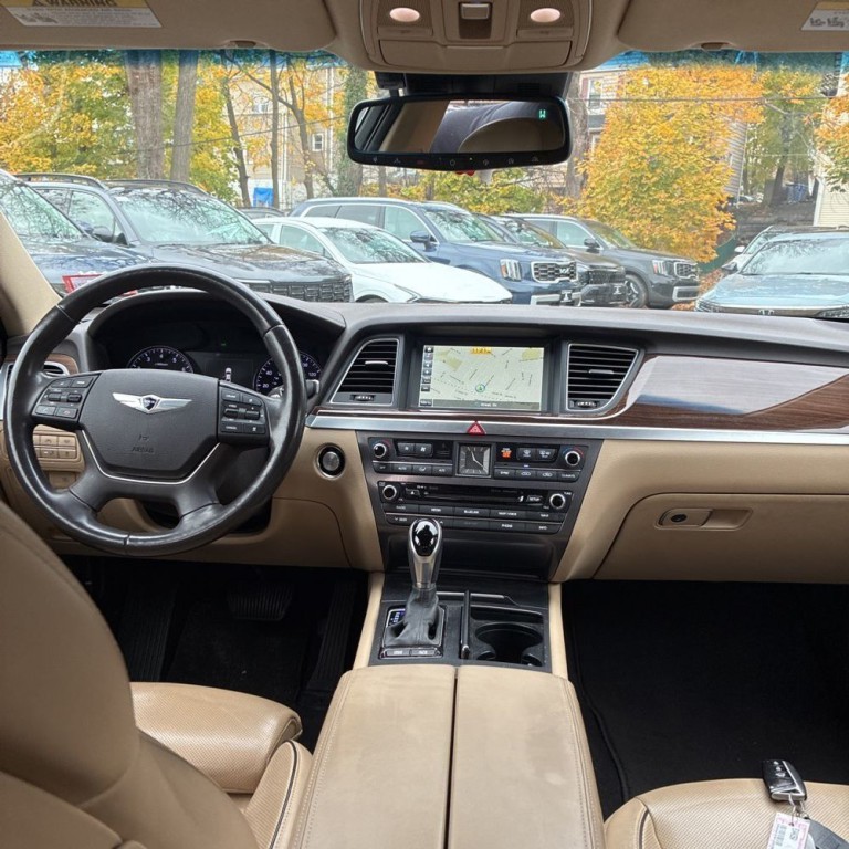 2015 Hyundai Genesis Image 9