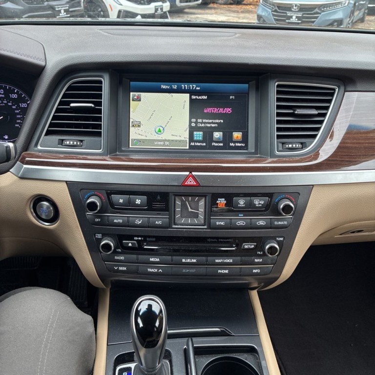 2015 Hyundai Genesis Image 12