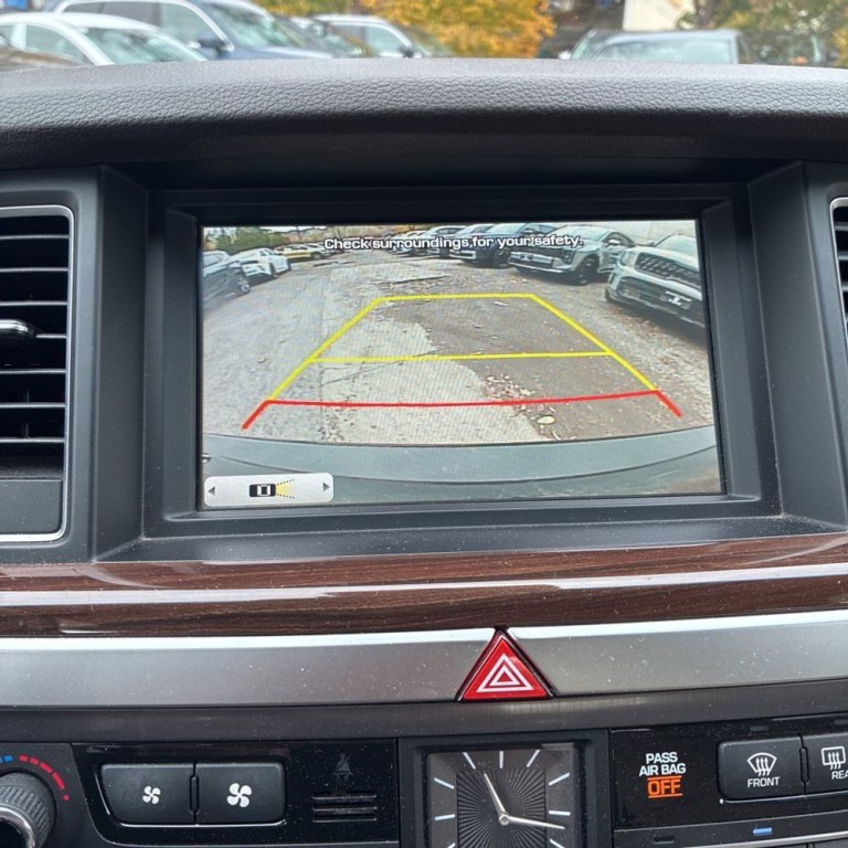 2015 Hyundai Genesis Image 13