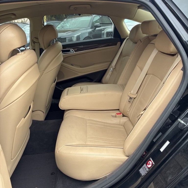 2015 Hyundai Genesis Image 18