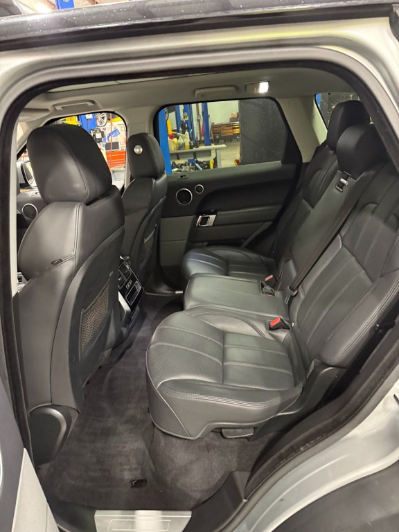 2017 Land Rover Range Rover Sport Image 8