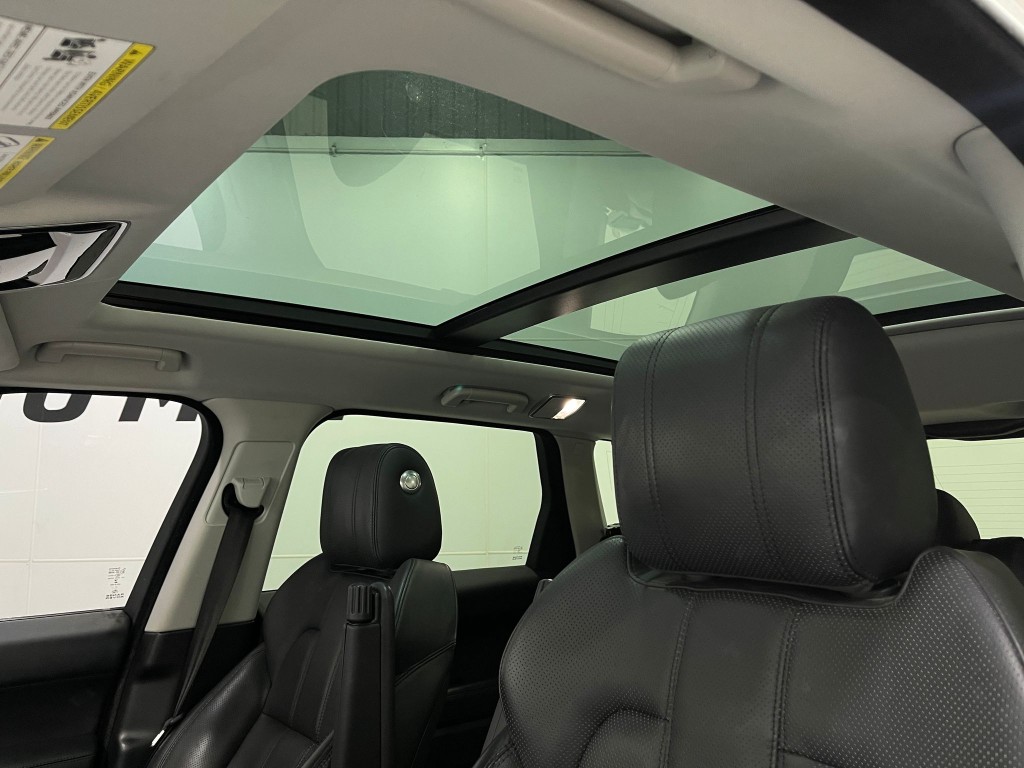2017 Land Rover Range Rover Sport Image 12
