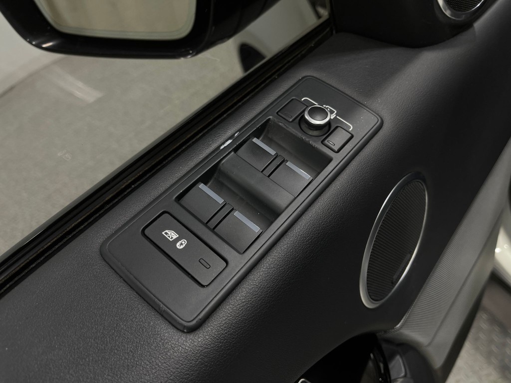 2017 Land Rover Range Rover Sport Image 16