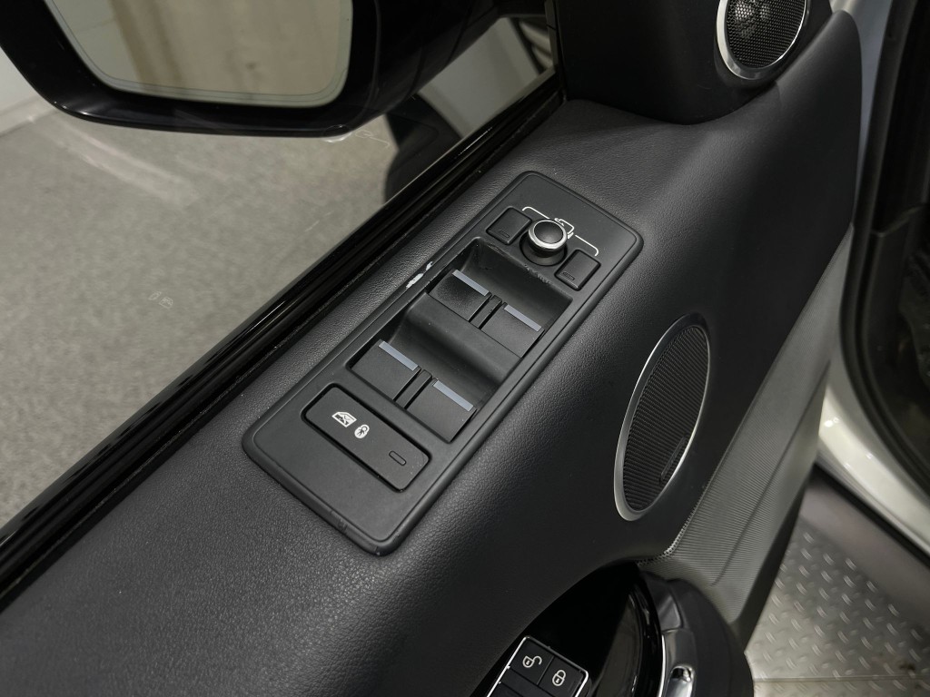 2017 Land Rover Range Rover Sport Image 16