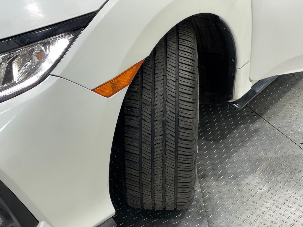 2017 Honda Civic Image 32