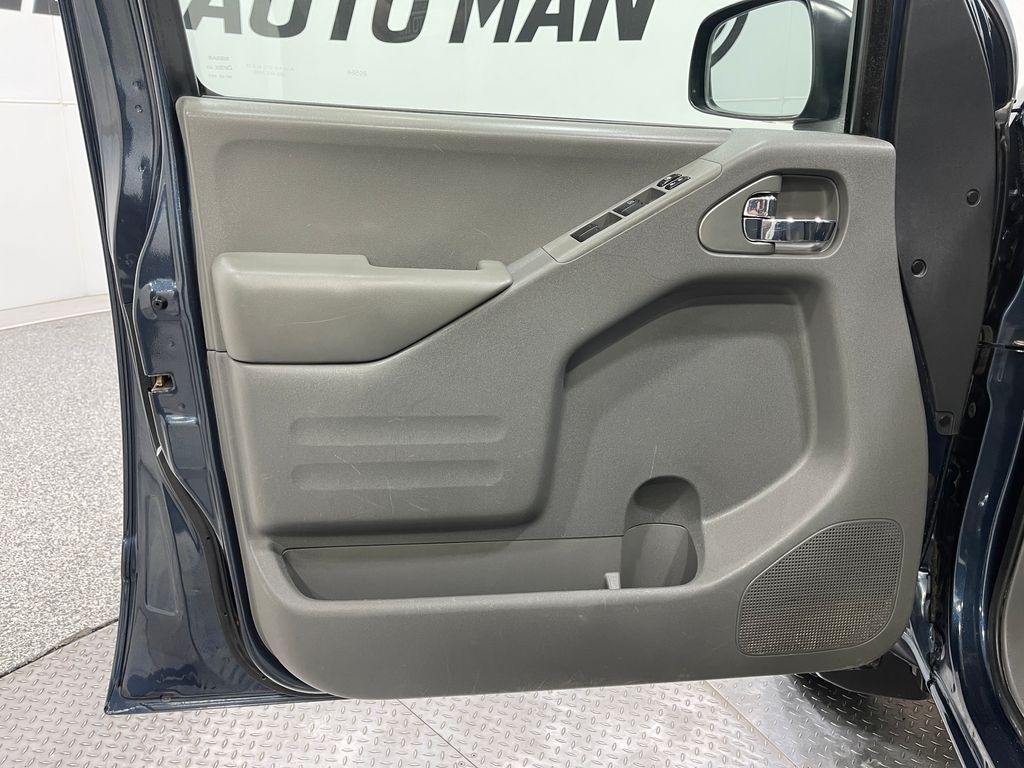 2017 Nissan Frontier Image 12