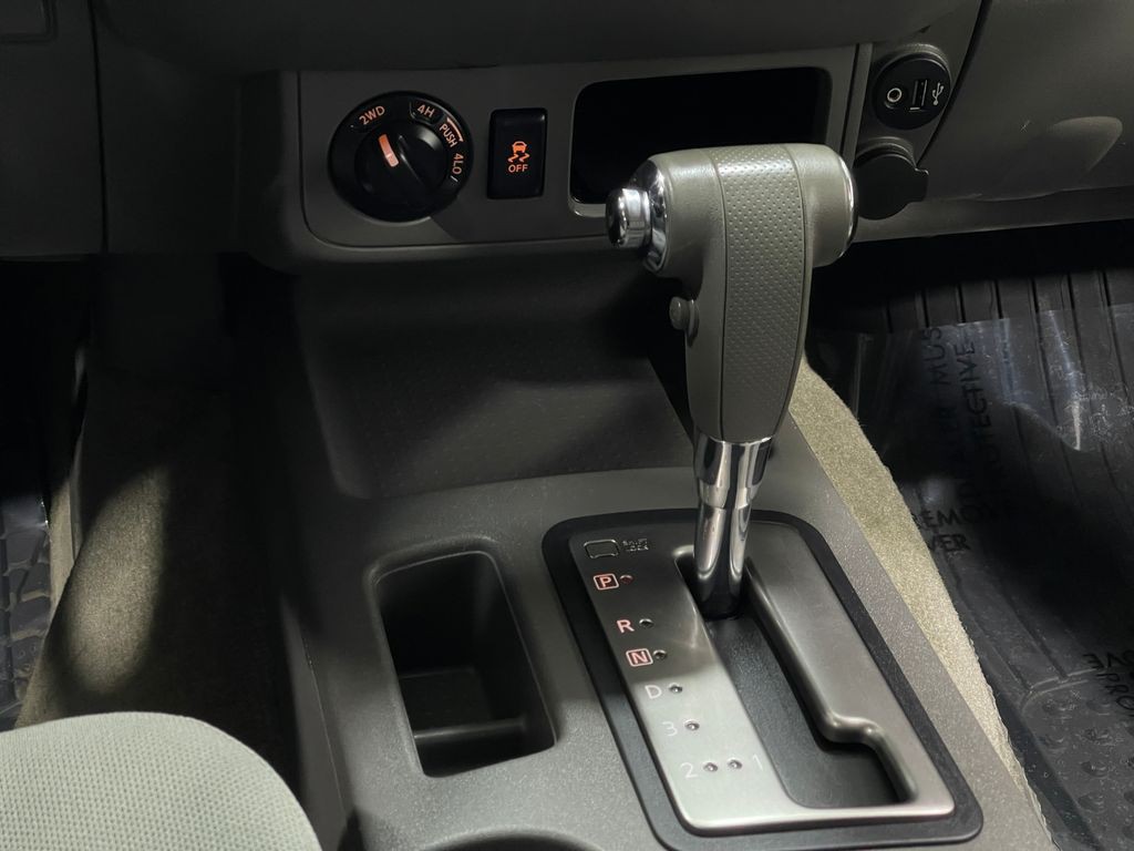 2017 Nissan Frontier Image 24