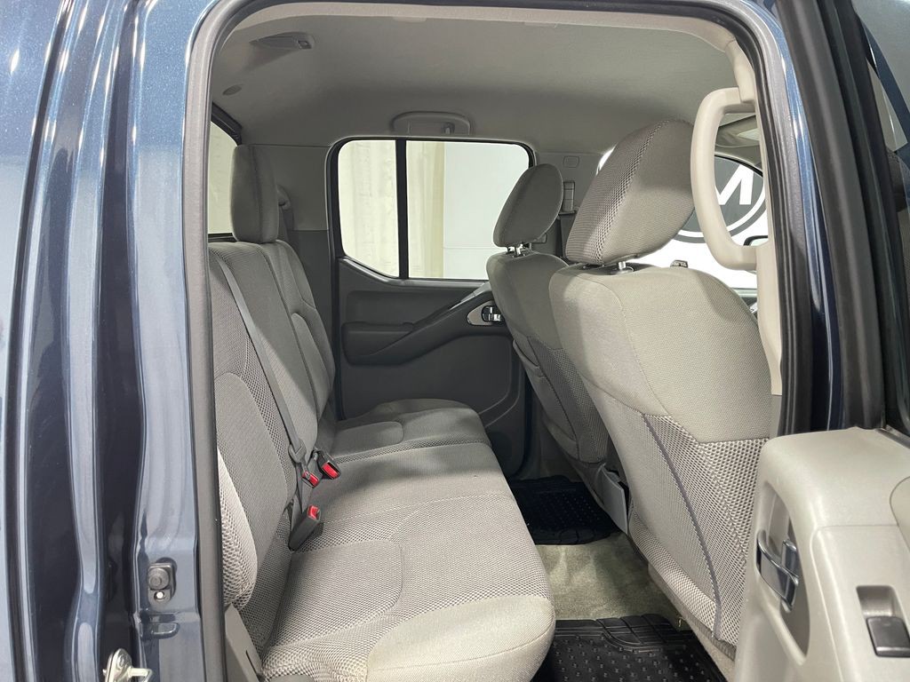 2017 Nissan Frontier Image 26