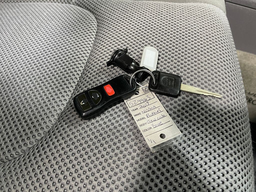 2017 Nissan Frontier Image 32