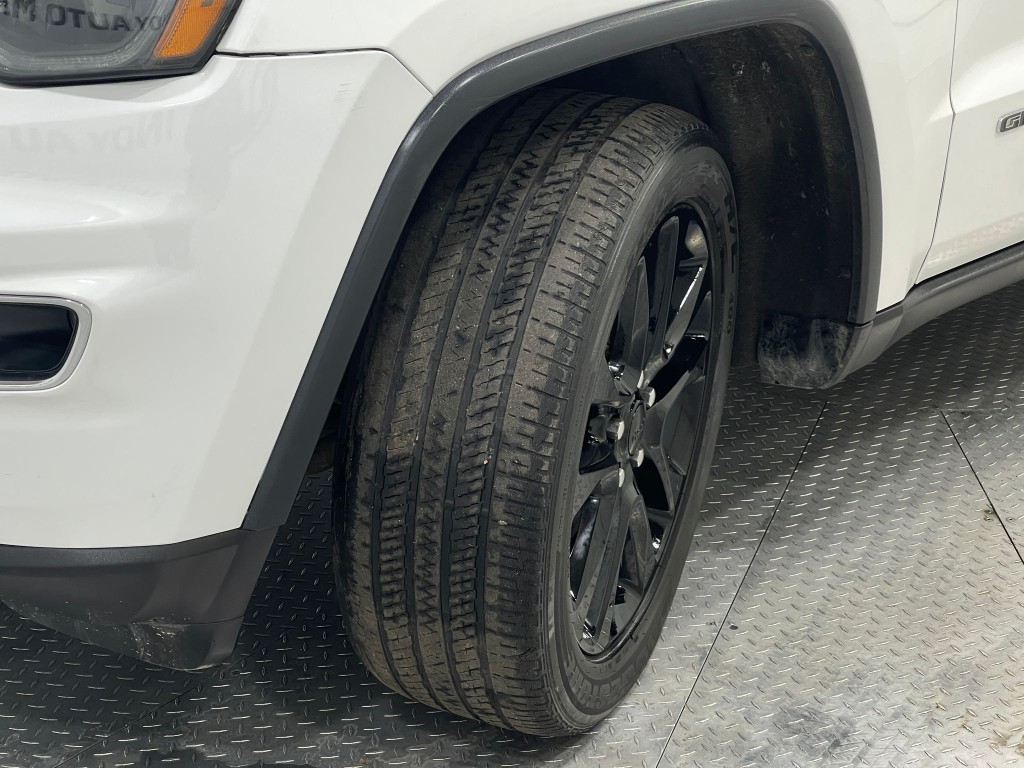 2017 Jeep Grand Cherokee Image 36