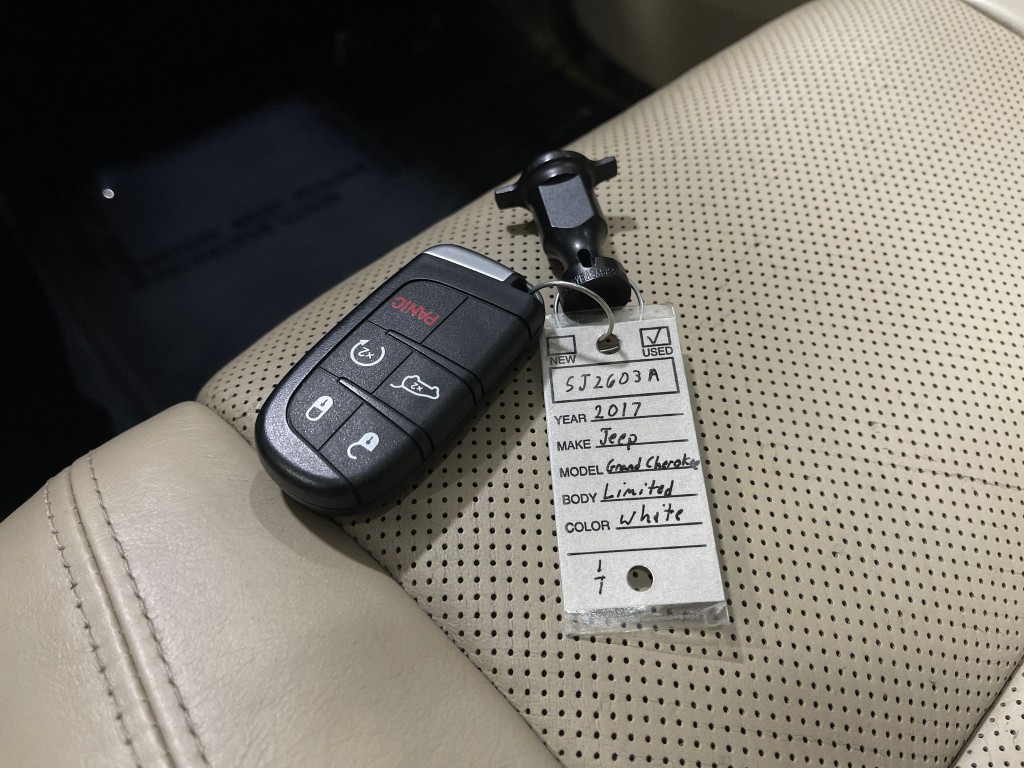 2017 Jeep Grand Cherokee Image 37