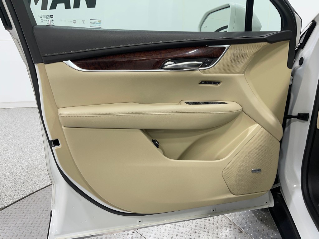 2017 Cadillac XT5 Image 16