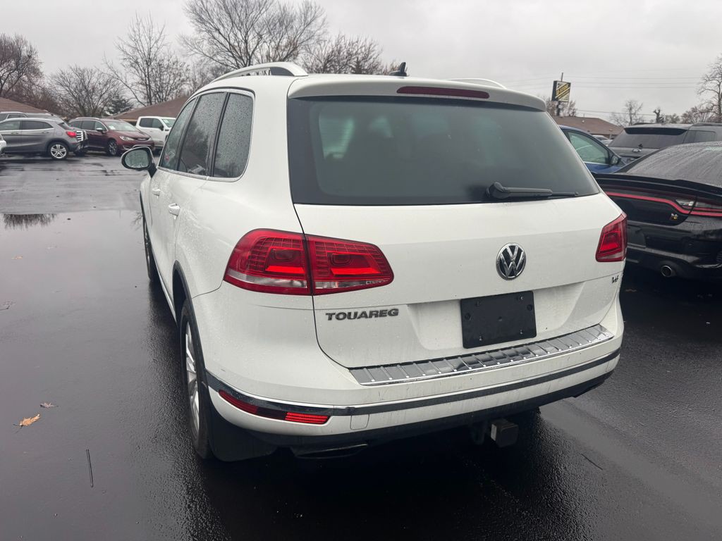 2016 Volkswagen Touareg Image 4