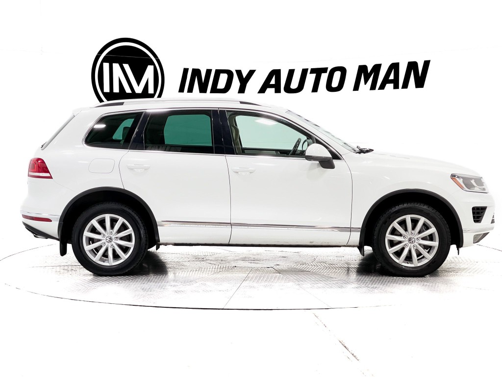 2016 Volkswagen Touareg Image 3