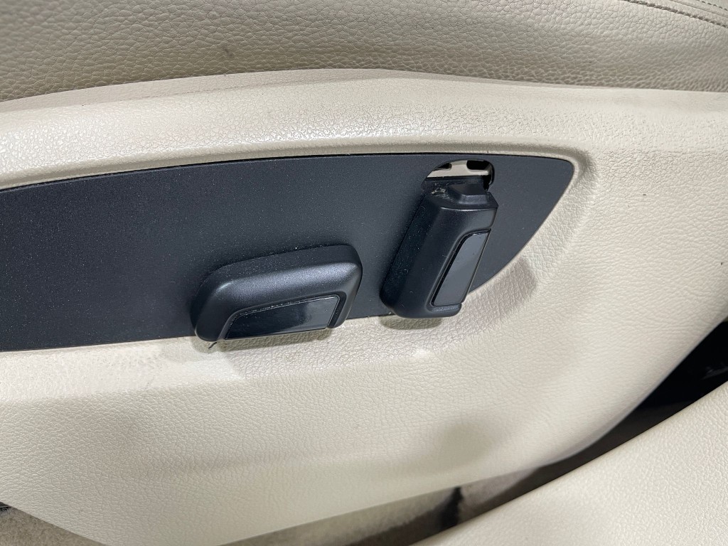 2016 Volkswagen Touareg Image 15