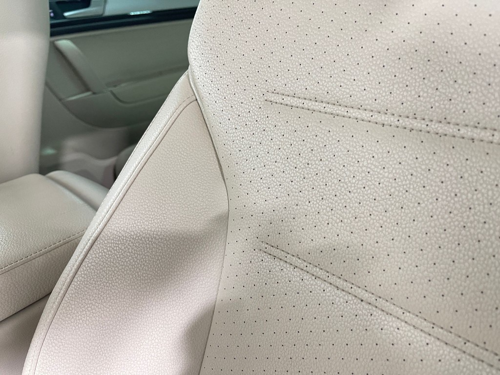 2016 Volkswagen Touareg Image 16