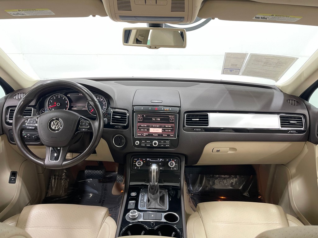 2016 Volkswagen Touareg Image 17