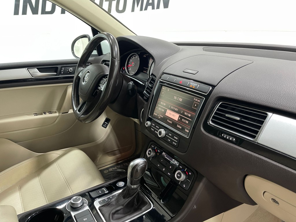 2016 Volkswagen Touareg Image 18