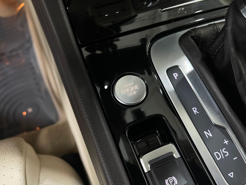 2016 Volkswagen Touareg Image 19