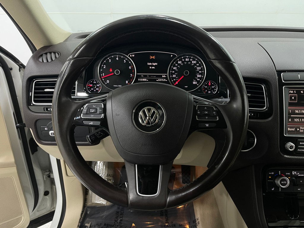 2016 Volkswagen Touareg Image 20