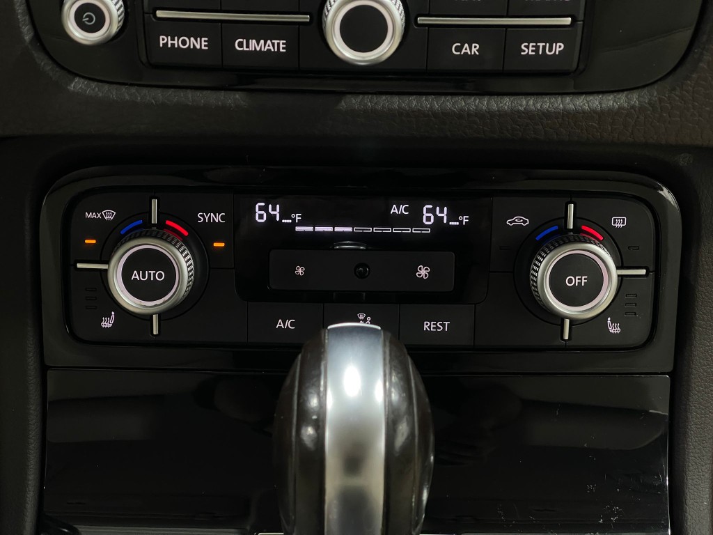 2016 Volkswagen Touareg Image 23