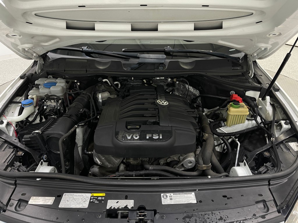 2016 Volkswagen Touareg Image 25