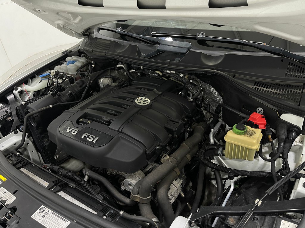 2016 Volkswagen Touareg Image 26