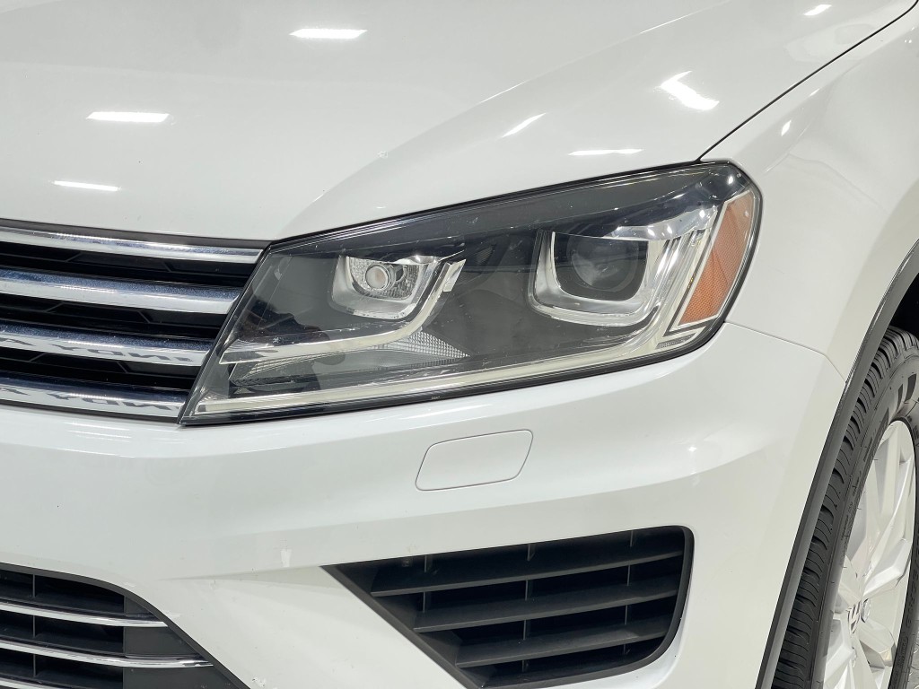 2016 Volkswagen Touareg Image 31