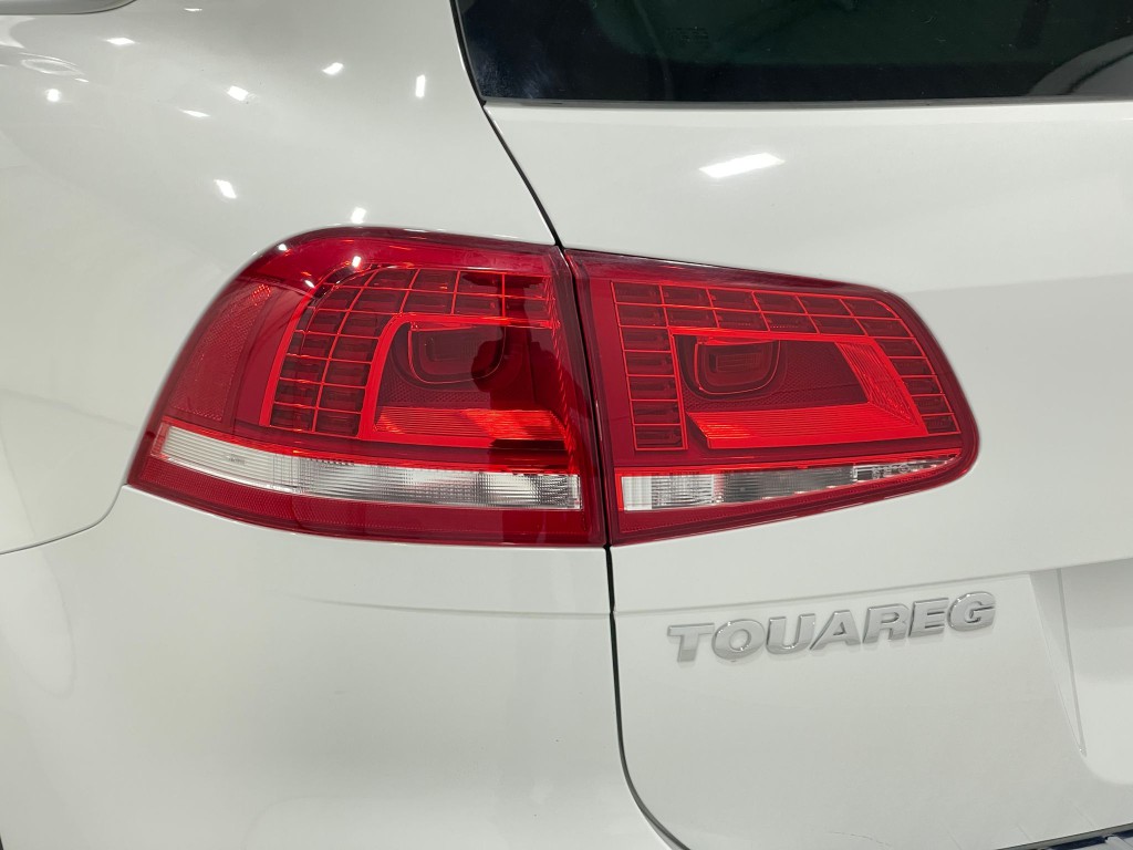 2016 Volkswagen Touareg Image 32