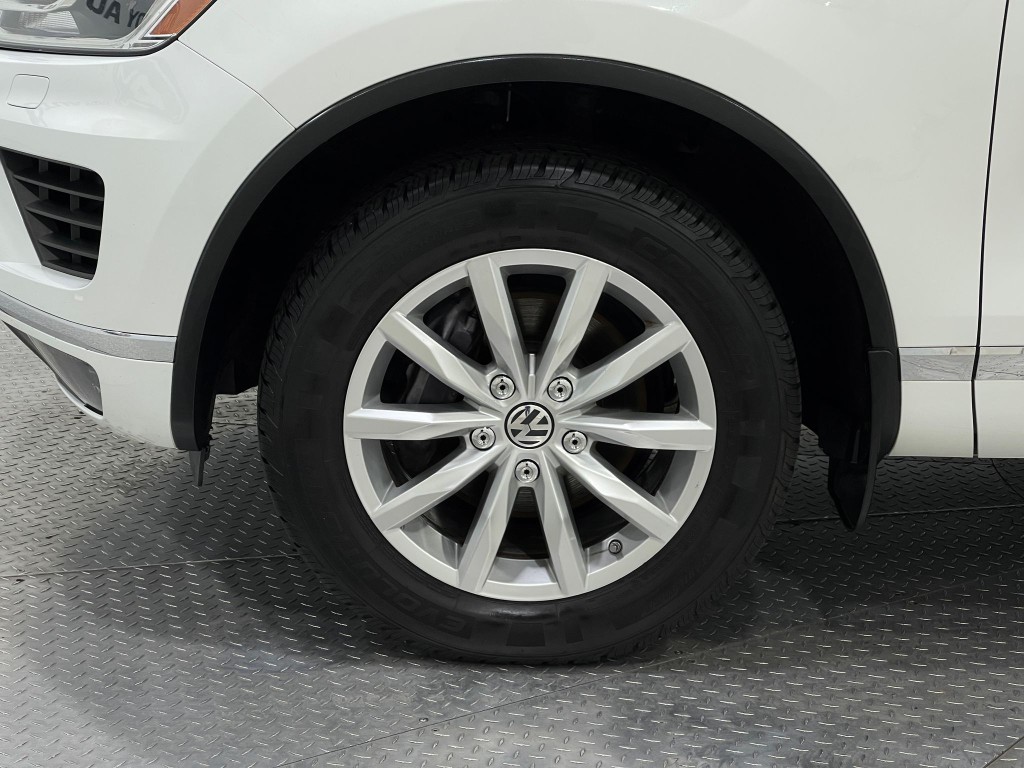 2016 Volkswagen Touareg Image 33