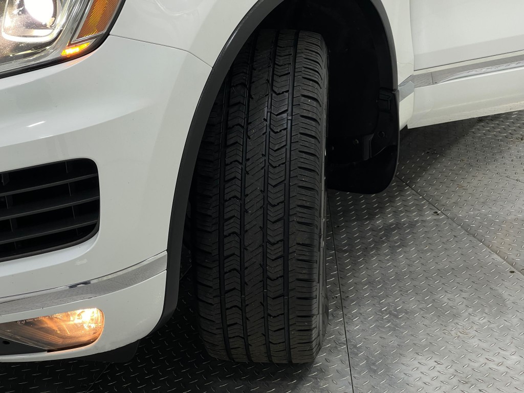 2016 Volkswagen Touareg Image 34