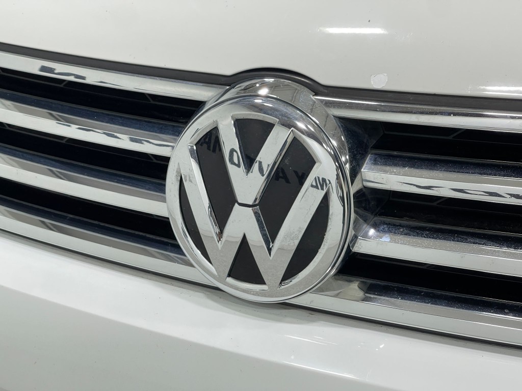 2016 Volkswagen Touareg Image 36