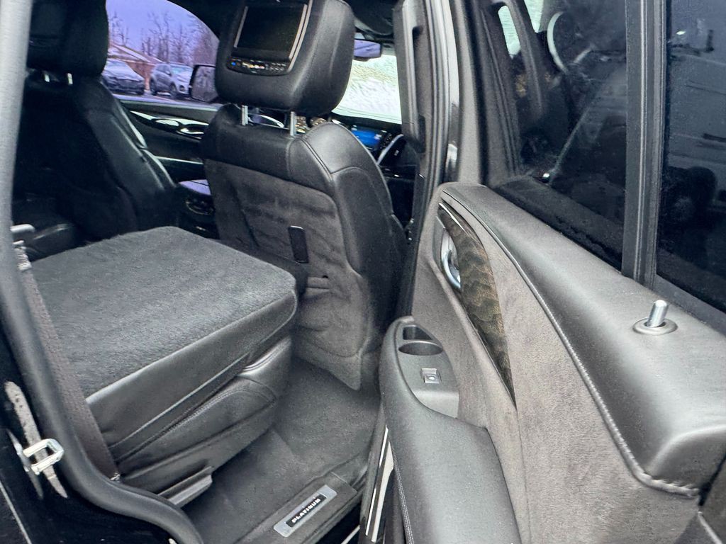 2015 Cadillac Escalade Image 5