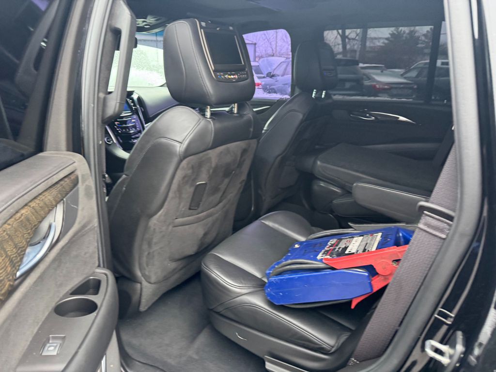2015 Cadillac Escalade Image 6