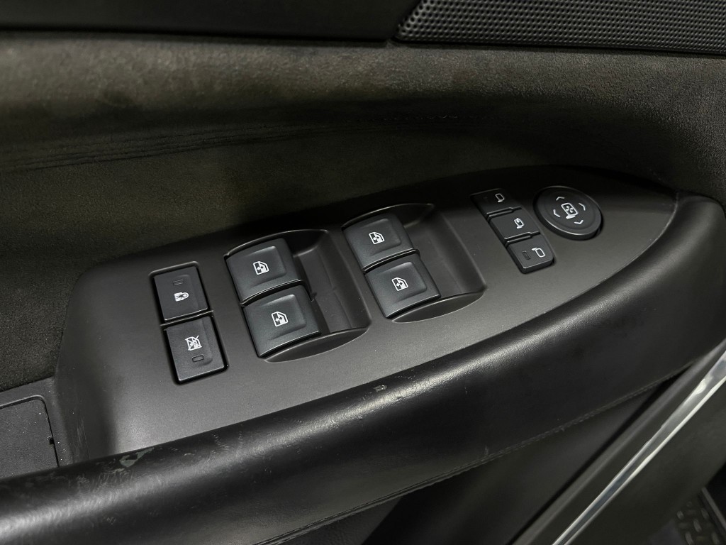 2015 Cadillac Escalade Image 18