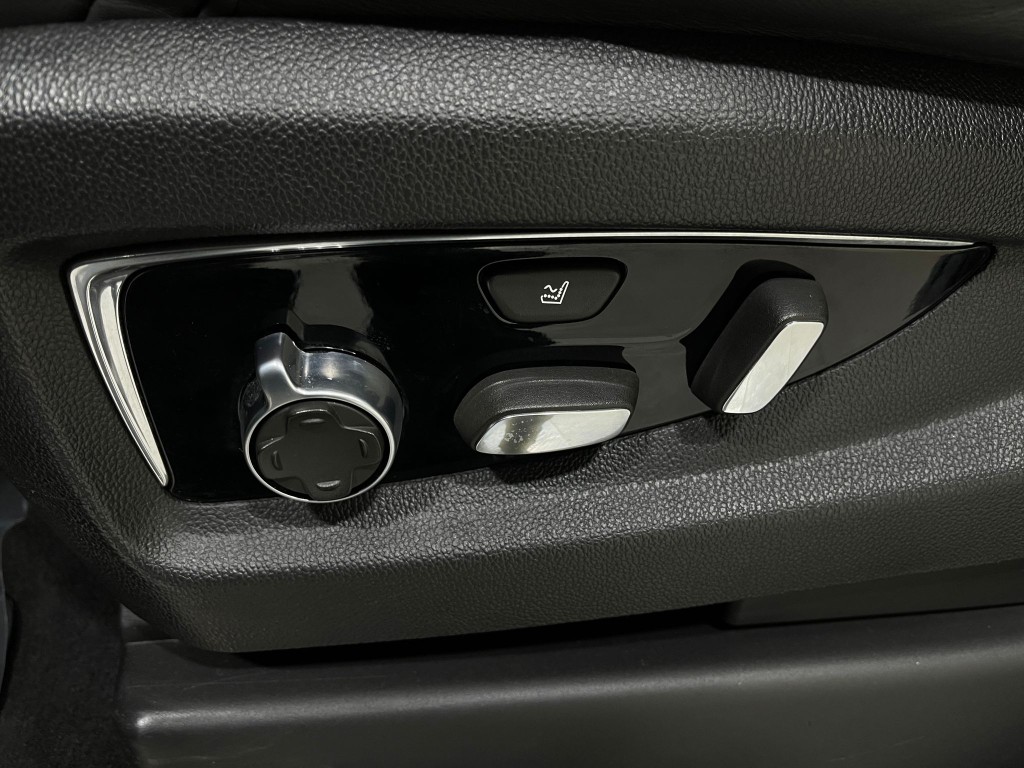 2015 Cadillac Escalade Image 20