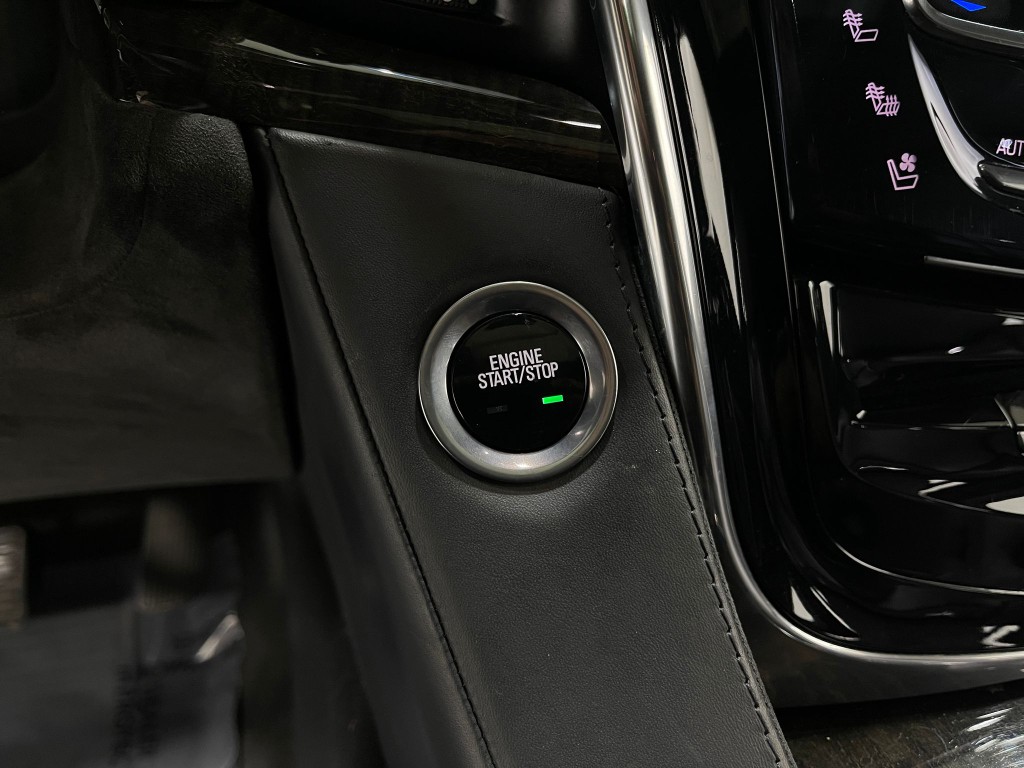 2015 Cadillac Escalade Image 24