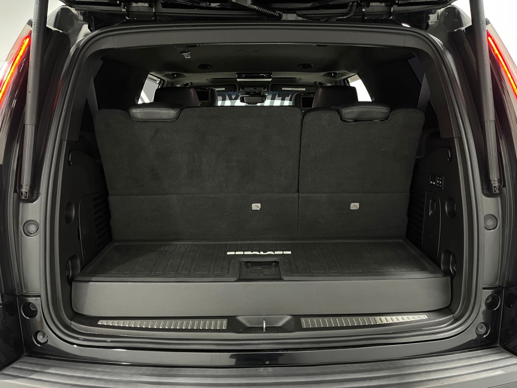 2015 Cadillac Escalade Image 28