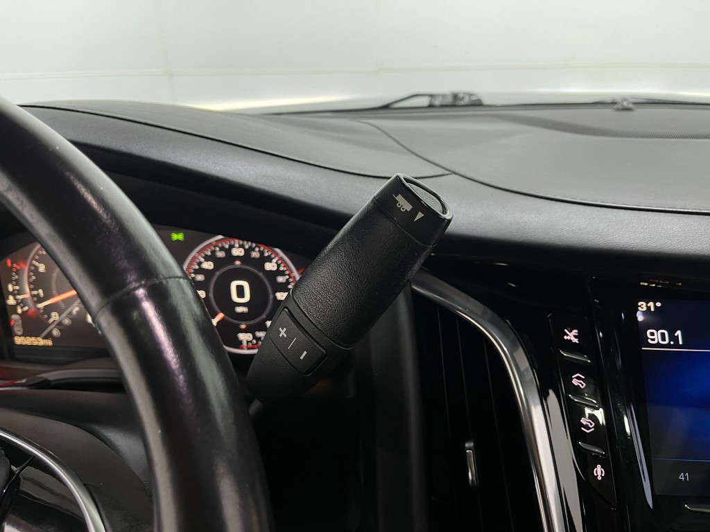 2015 Cadillac Escalade Image 31