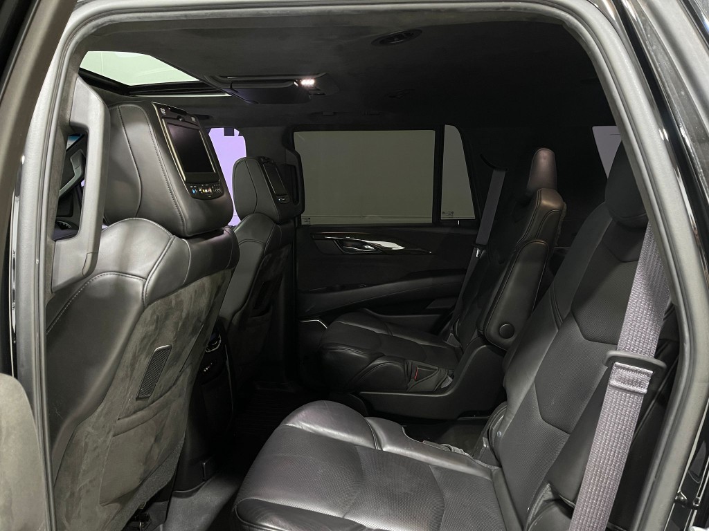 2015 Cadillac Escalade Image 32