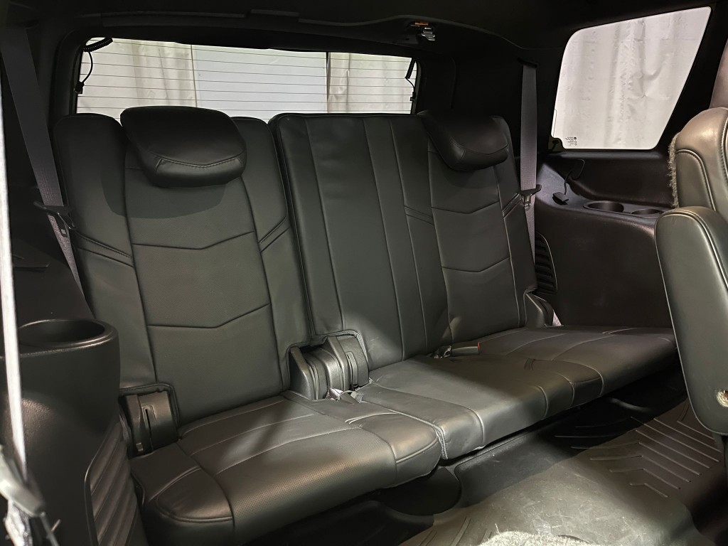 2015 Cadillac Escalade Image 34