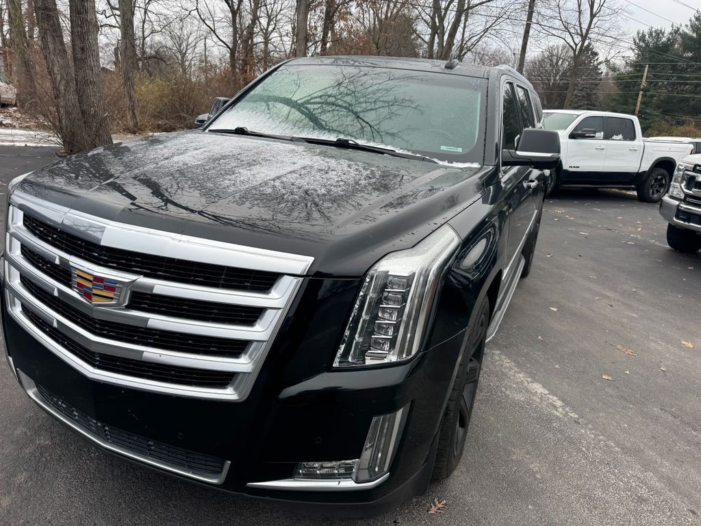 2015 Cadillac Escalade Image 2